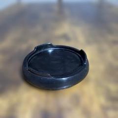 黒のプラスチック 台座
