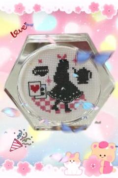 クロスステッチ刺繍のコースター(不思議の国のアリス)完成品