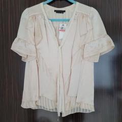 年末のプロモーション大特価！ フリルシャツ ベージュ BCBGMAXAZRIA XS メルカリ - トップス