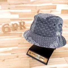 廃番【ニューエラ】バンダナ柄バケットハット ペイズリー ユニセックス グレー×白