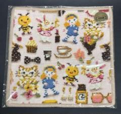 フェイラー×カレルチャペックコラボ　第一弾　アリス　ドーナツ柄　ハンカチセット カレルチャペック第4弾コンテンツ（通常）｜フェイラー公式