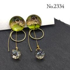 No.2334　アルコールインクアートとフープとチェーンのぶら下がりピアス