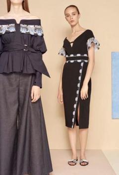 ポルトガル製 ロンドンコレクション 青と白のレースオフショルクロップドトップ ポルトガル製 ロンドンコレクション 青と白のレースオフショル