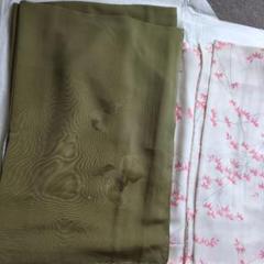 未使用品 小紋 利休茶色 千鳥 蝶 道長取り 縮緬地 身丈171.5cm 正絹 未使用品 小紋 利休茶色 千鳥 蝶 道長取り 縮緬地 身丈171.5cm 正絹