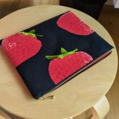 いちご生地　大きめポーチハンドメイド
