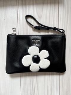 【 プラダ PRADA 】 花 フラワー ポーチ クラッチバッグ レザー 黒 プラダ PRADA 】 花 フラワー ポーチ クラッチバッグ レザー 黒