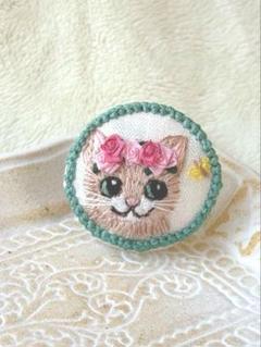 刺繍ブローチ　＊猫と蝶々＊