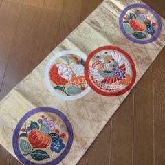 和風テーブルランナー　　７６金色の刺繍鶴と花