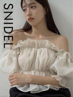 SNIDELボリュームギャザーオフショルブラウス 美品 - メルカリ