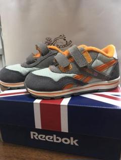 スニーカーファーストシューズ