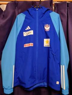 選手たちをピッチに送り出す「オフィシャル アンセムジャケット