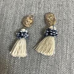 ハンドメイド イヤリング タッセル レジン パール 青 ゴールド 痛くなりにくい