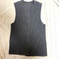 希少　ISSEY MIYAKE 黒 プリーツビスチェ　ベスト　ジレ　カットワーク 希少 ISSEY MIYAKE 黒 プリーツビスチェ ベスト ジレ カット