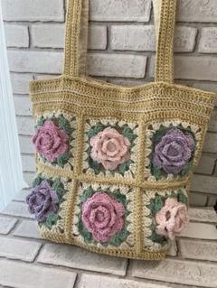 【ハンドメイド】薔薇モチーフ☆ニットトートバッグ☆グラニースクエア☆(0723)