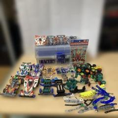 ミニ四駆　 キット２台、パーツセットまとめ売り 2台のミニ四駆をセットした、すぐに遊べるサーキットが登場