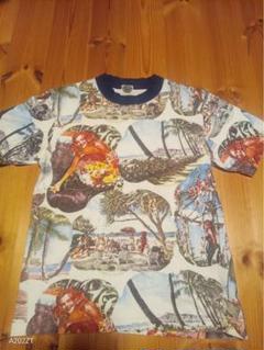 東洋エンタープライズ　クローバーリーフ　総柄ハワイアンプリントＴシャツ