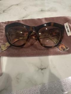 ✴︎SALE中✴︎【美品・ケース傷あり】miumiu キャットアイサングラス ✴︎SALE中✴︎【美品・ケース傷あり】miumiu キャットアイ