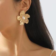 レディース おおぶり ゴールド ピアス 高級感 おしゃれ 花