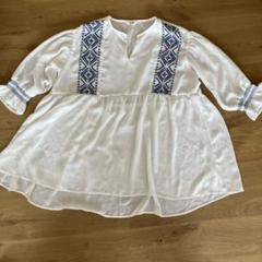 Ray Beams 刺繍入りホワイトチュニック 半袖 Ray Beams 刺繍入りホワイトチュニック 半袖 （Ray BEAMS 刺繍