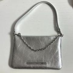 【美品】MATIN KIM シルバー ハンドバッグ チェーンストラップ付き Matin Kim シルバー ショルダーバッグハンドバッグ - メルカリ
