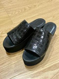 ［BARENYS NEWYORK］黒革サンダル 6cm厚底 37インチサイズ BARENYS NEWYORK］黒革サンダル 6cm厚底 37インチサイズ