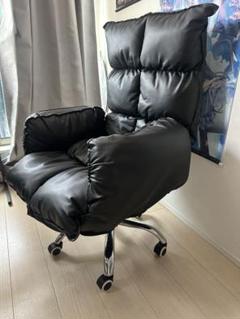 クッション性の高いブラックチェア