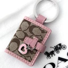【 COACH 】 ペア　フォトキーホルダー　写真入れ　黒　ピンク COACH - COACH シグネチャー ピンク キーホルダー フォト