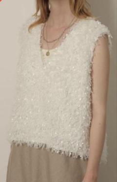 美品CADUNEカデュネ　ふわふわノースリーブ　38 ホワイト 2025年最新】カデュネ ふわふわトップスの人気アイテム - メルカリ