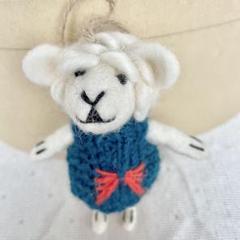 羊毛フェルト 羊のぬいぐるみ