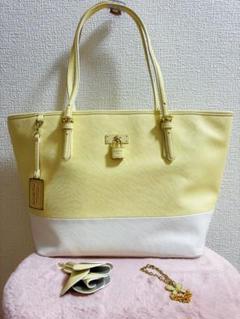 最安価格 Samantha Vega A4トートバッグイエロー（チャーム付き） - メルカリ バッグ