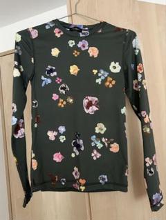 STINE GOYA ロングスリーブフラワープリントトップス ダークグリーン STINE GOYA ロングスリーブフラワープリントトップス ダーク