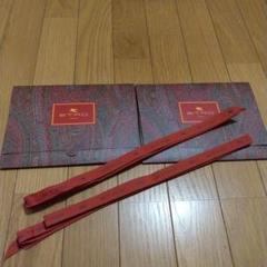 ETRO ペイズリー柄ケースと赤リボン