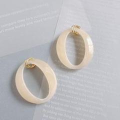 シンプル　大ぶりチャームピアス　アクリル　マーブル