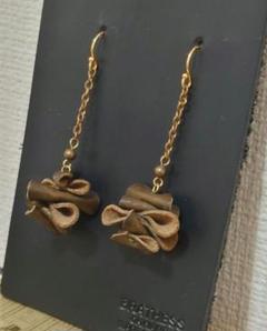 ピアス　レザー　ブラウン