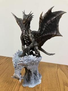 【希少品】モンスターハンター　クリエイターズモデル　クシャルダオラ　脱皮 海外製 カプコンのフィギュアビルダー クリエイターズモデルから“錆びた