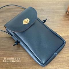 本革スマホポシェット　ショルダーバッグ　革紐　ハンドメイド　ネイビー
