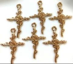薔薇入りクロスチャーム✨６個セット