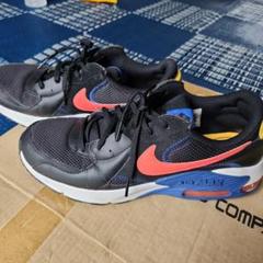 Nike Air Max バスケットシューズ 黒/赤/青/黄のサムネイル