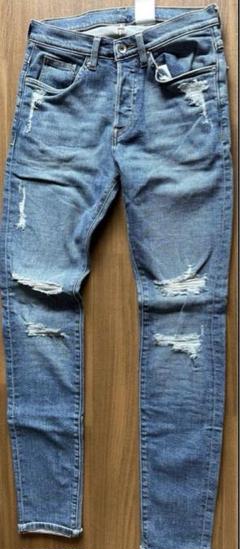 ライトブルーダメージデニムパンツ