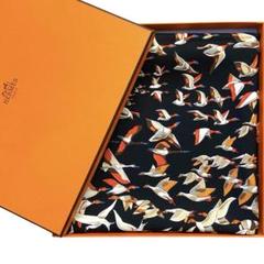 美品 人気色 エルメス シルクスカーフ カレ90 空は自由 渡鳥 黒色 ブラック