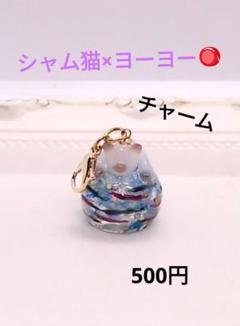 花火　金魚　うちわチャーム　蓄光　じゃれ猫　レジン猫チャーム　ネイビー　茶トラ猫 花火 金魚 うちわチャーム 蓄光 じゃれ猫 レジン猫チャーム