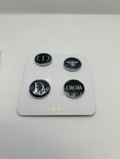 Dior キーホルダー・ピンバッジセット DIOR ピンバッジセット - メルカリ