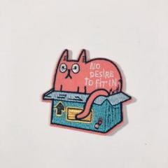 アイロンワッペン　ねこ　ピンク猫　ユニーク　箱入りネコ　にゃんこ　ワッペン