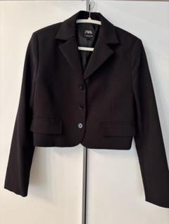 美品ZARA ブラック クロップド丈テーラードジャケット - メルカリ