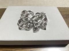 シルバー 花モチーフ ブローチ