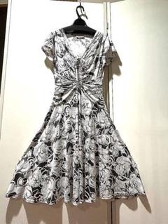 EGERIE エジェリ　フラワープリント 半袖ひざ丈ワンピース　アーモワール