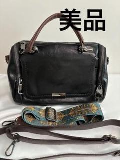 【美品】黒い合成皮革ショルダーバッグ