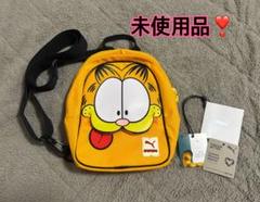 PUMAプーマ x GARFIELD ミニスリングバッグ 3.5Lガーフィールド