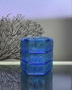 骨董　時代ガラス　明治型吹きガラス　濃水色　花唐草プレス　３段重　ウラン　復刻品 骨董 時代ガラス 明治型吹きガラス 濃水色 花唐草プレス 3段重