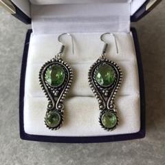 【NEW】 ブラジル産オリーブグリーンペリドットドロップピアス - 心を癒す輝き